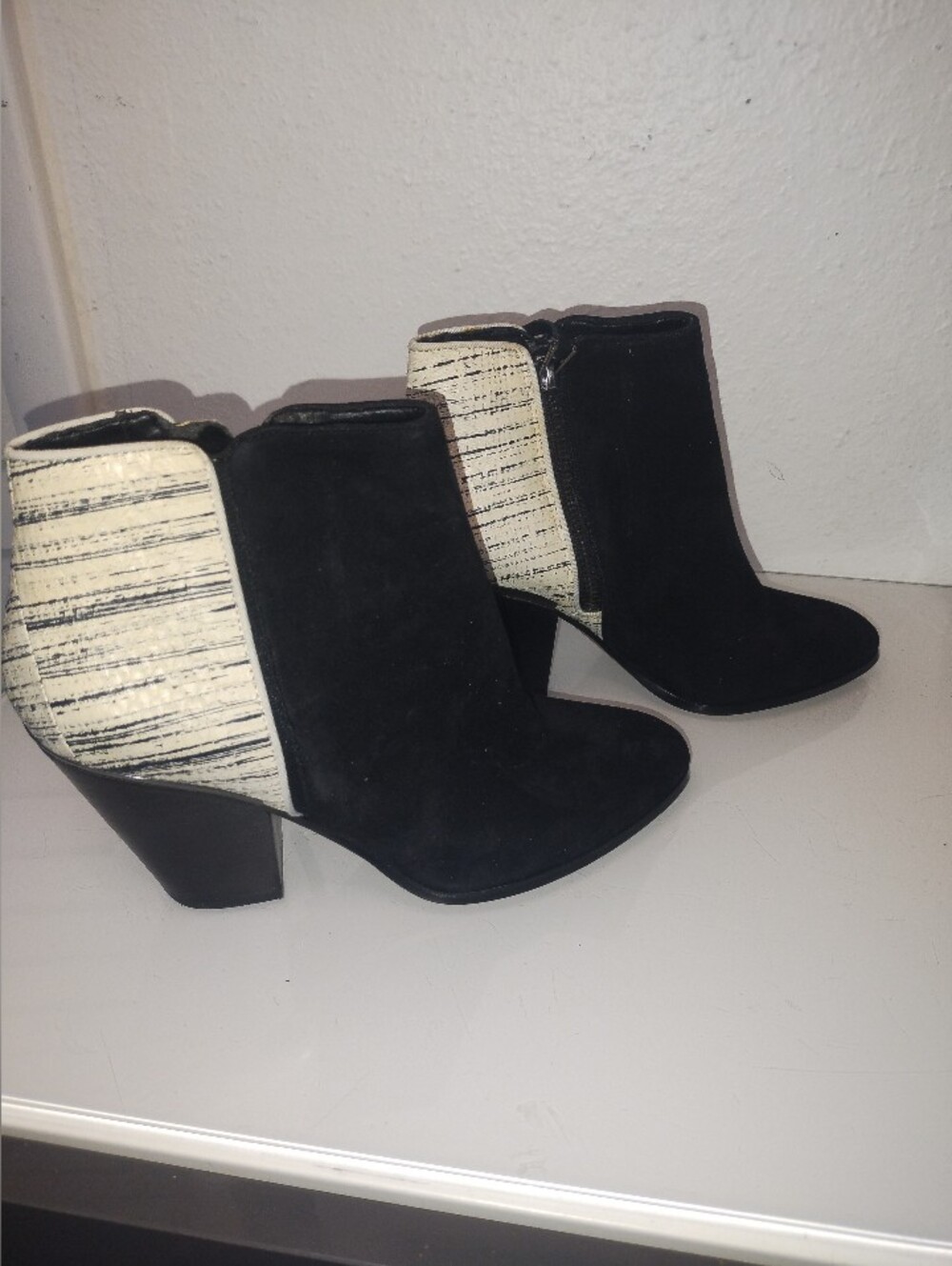the DV by Dolce Vita "Holland" ankle booties Size 8.5
